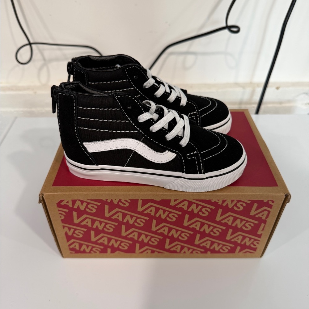 Vans Black and White Sk8-Hi toddler unisex High-Top Sneakers - Picture 5 of 11